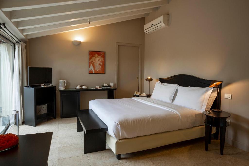 Postel nebo postele na pokoji v ubytování Santellone Resort