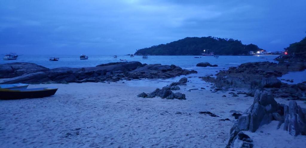  Apartamento Frente Mar com 02 suítes
