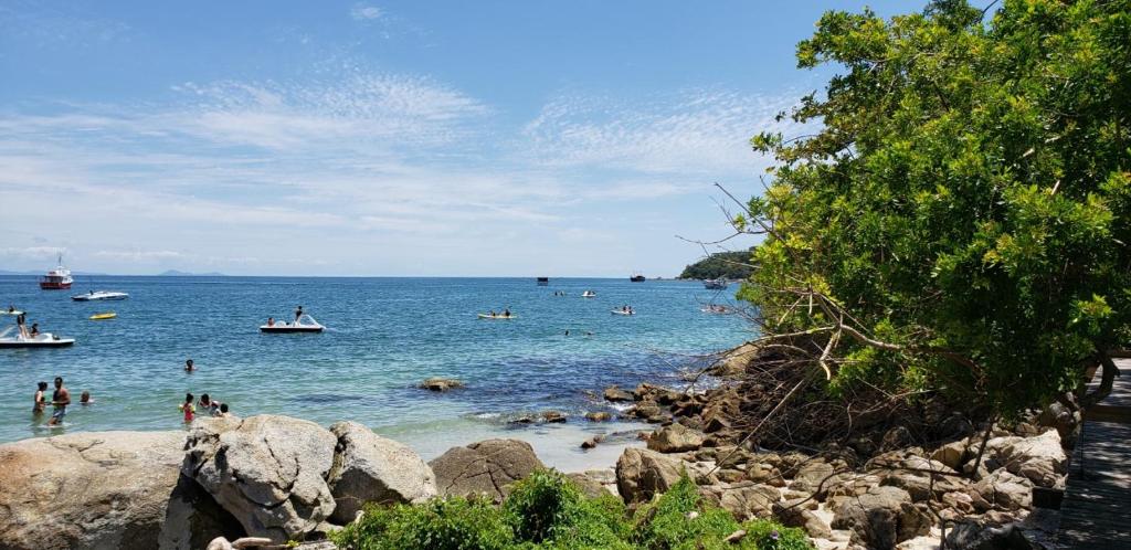  Apartamento Frente Mar com 02 suítes