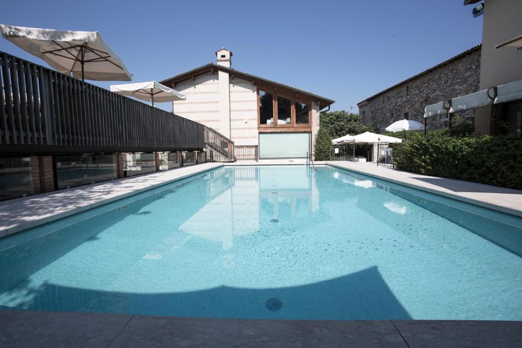 Bazén v ubytování Santellone Resort nebo v jeho okolí