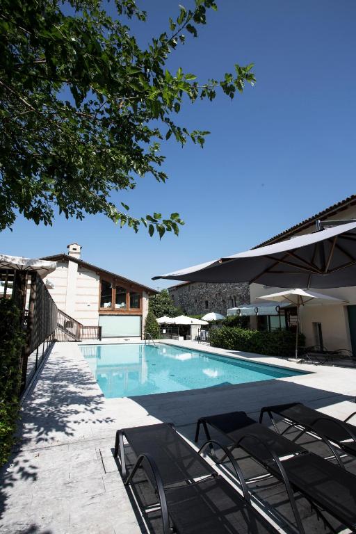 Bazén v ubytování Santellone Resort nebo v jeho okolí
