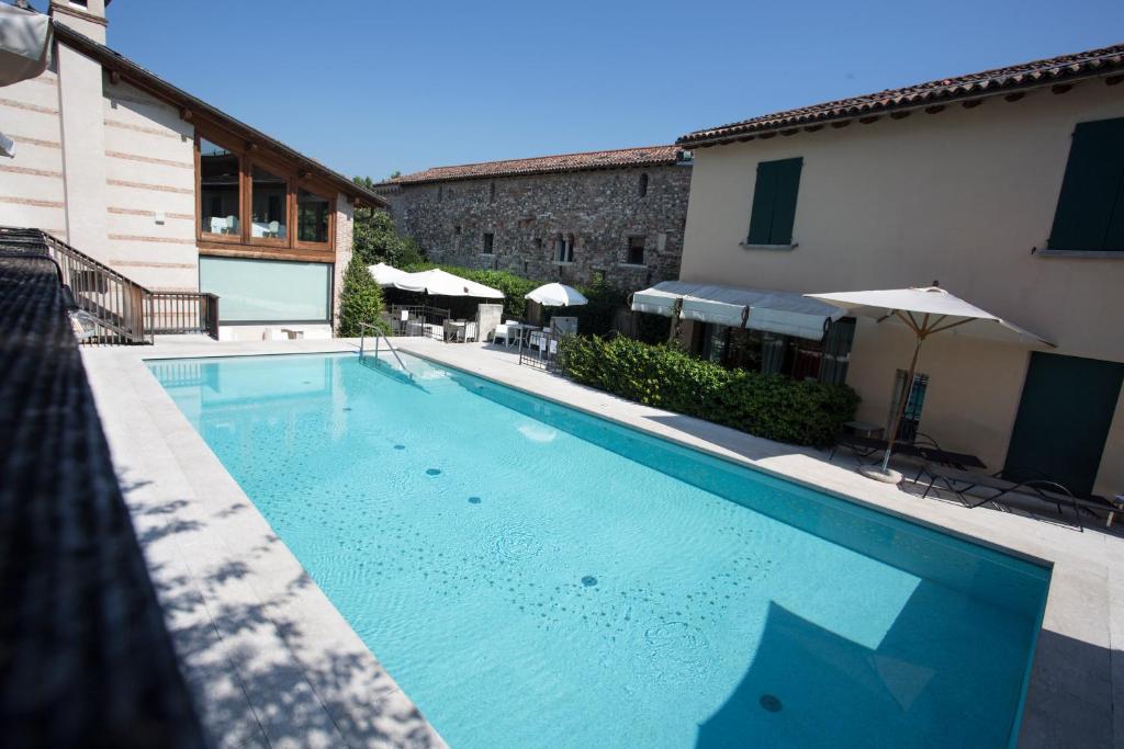 Bazén v ubytování Santellone Resort nebo v jeho okolí