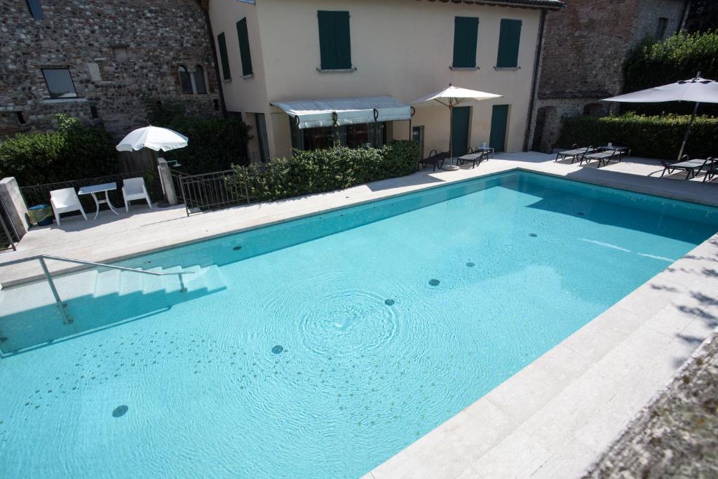 Bazén v ubytování Santellone Resort nebo v jeho okolí