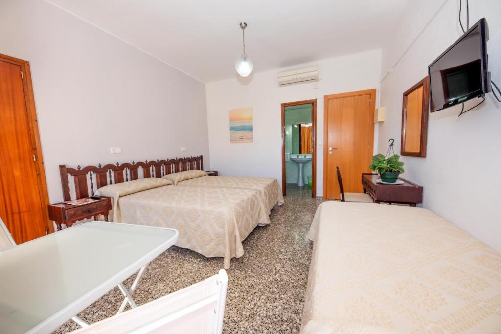 Hostal Santa Eulalia - Triple Room