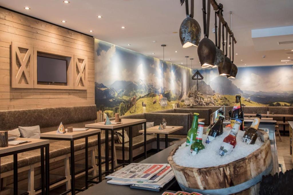 Cocoon Hauptbahnhof - Resim 9