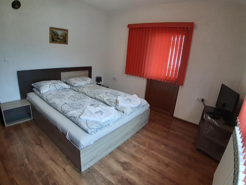 Къща за гости Романс - Two-Bedroom Apartment With Mountain View