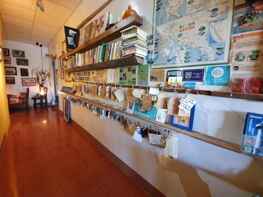 a room with a wall with books on it at 墾丁愛情海民宿 in Kenting