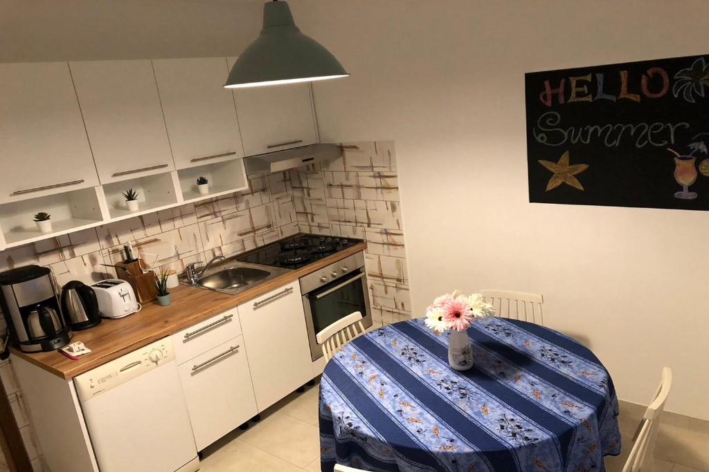 Zdjęcie z galerii obiektu Aparment Smile with Sea View w mieście Brseč