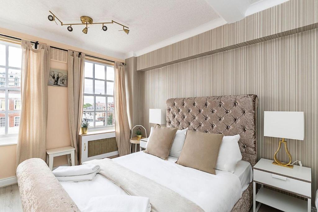 Elegant 3 bedrooms apartment near Hyde Park & Oxford St, London, UK -  Booking.com