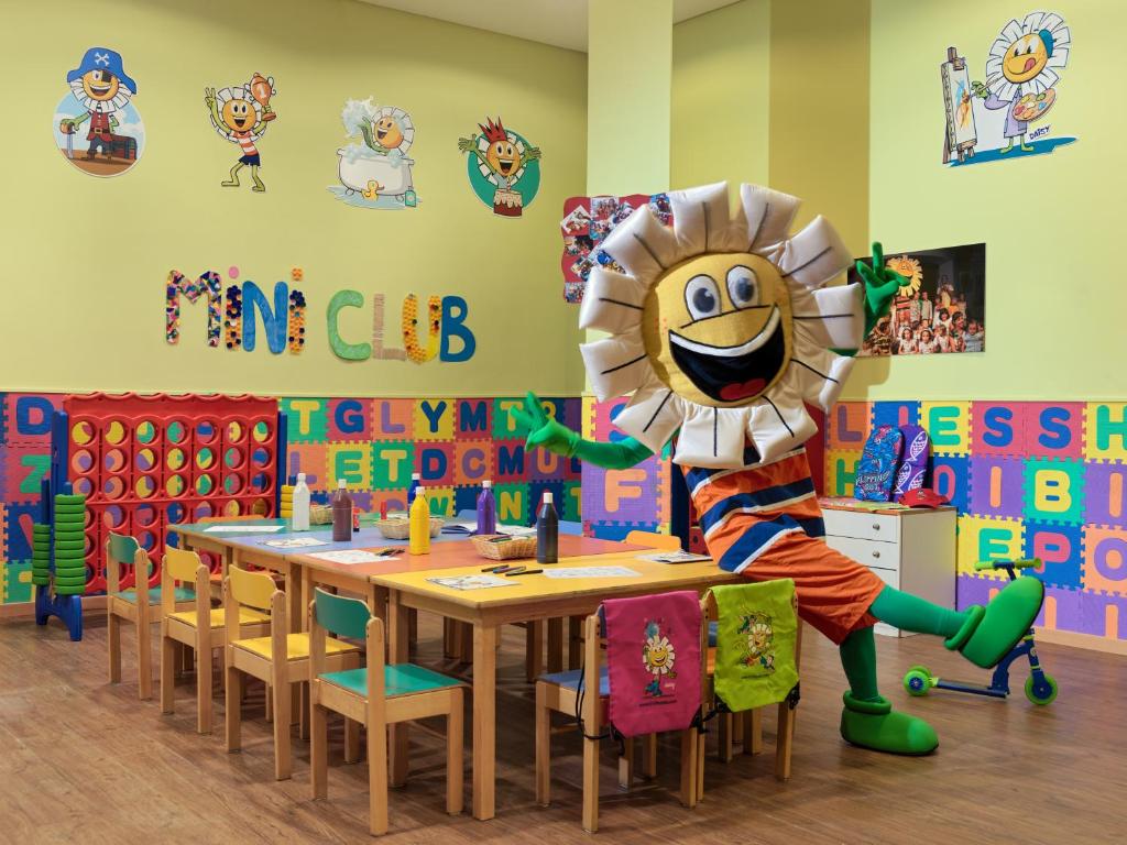 a classroom with a table with a clown balloon at H10 Estepona Palace in Estepona