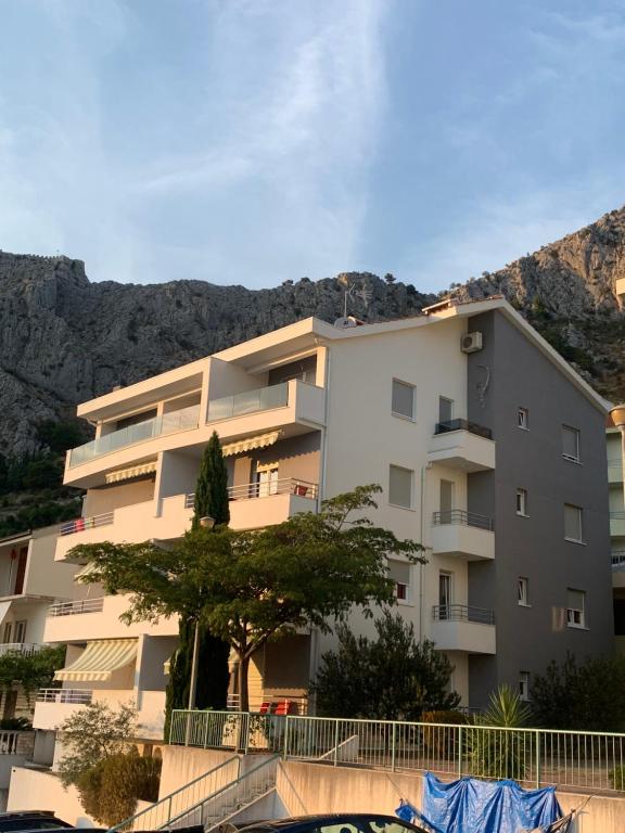 Výhľad na hory alebo výhľad na hory priamo z apartmánu