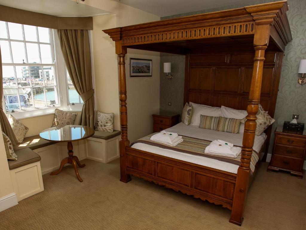 The George - 