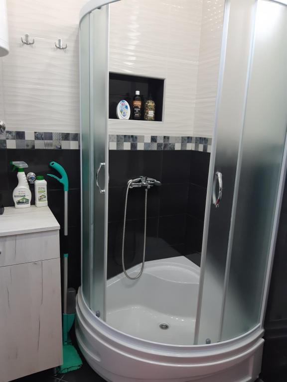 Un baño de Apartman HEDONIJA