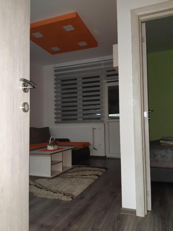 Una cocina o kitchenette en Apartman HEDONIJA