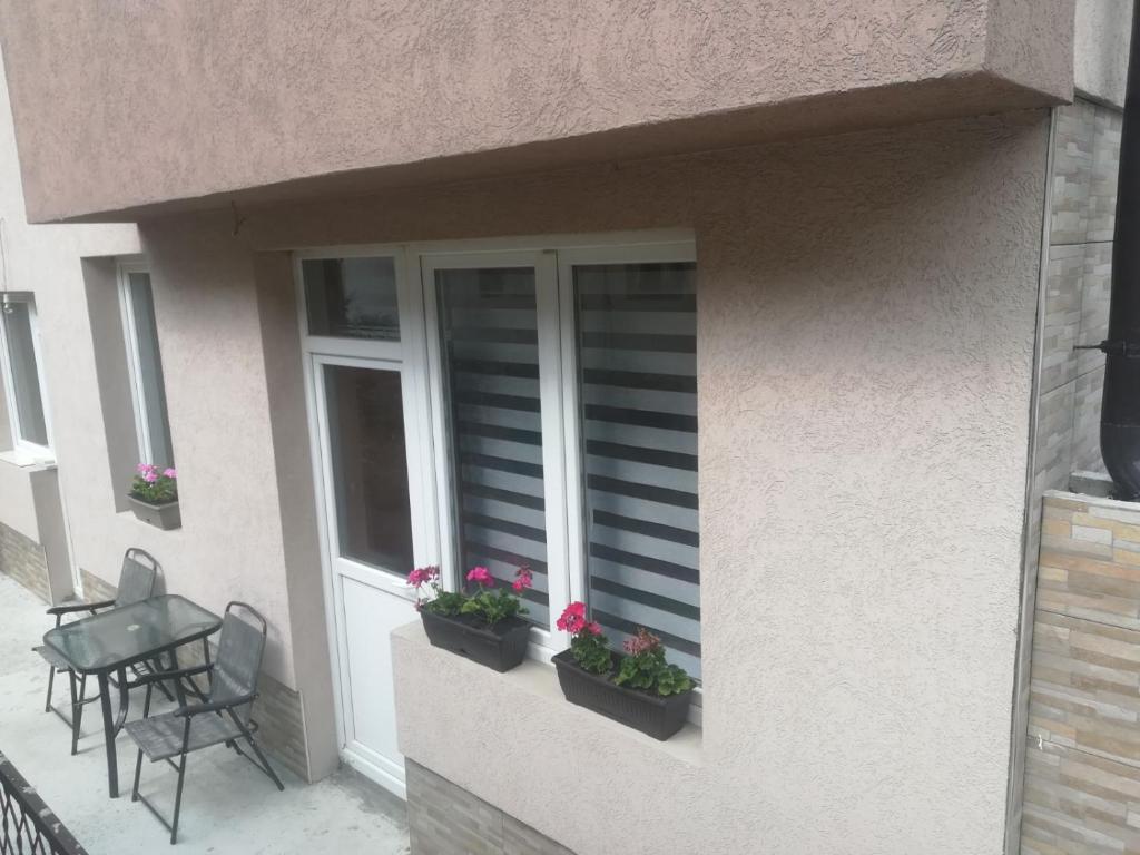 Un balcón o terraza en Apartman HEDONIJA