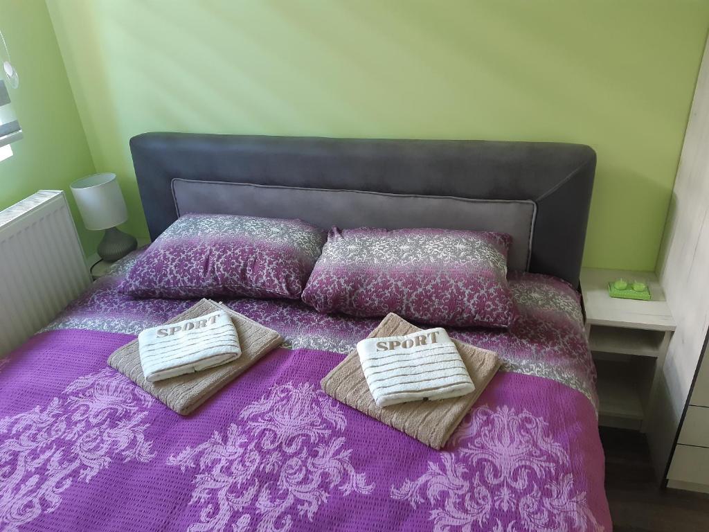 Ένα ή περισσότερα κρεβάτια σε δωμάτιο στο Apartman HEDONIJA