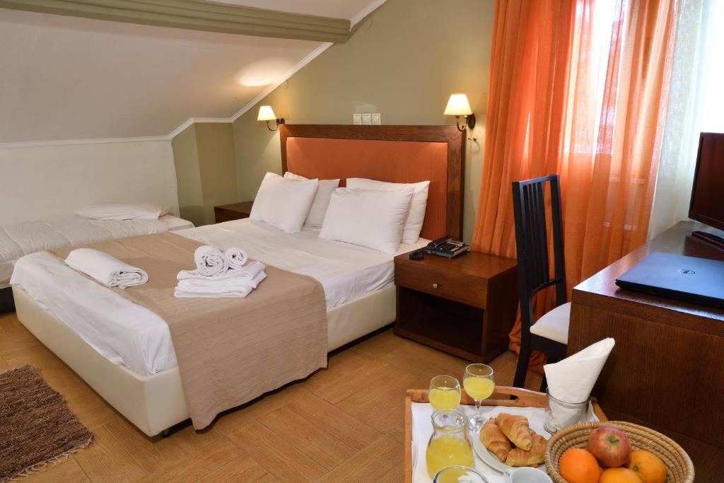 Postel nebo postele na pokoji v ubytování Four Seasons Hotel