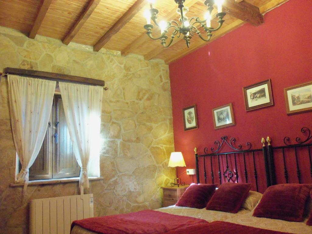 Łóżko lub łóżka w pokoju w obiekcie La Ermita De Prin