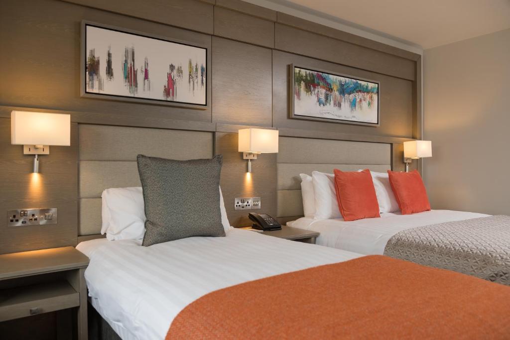 Postel nebo postele na pokoji v ubytování McWilliam Park Hotel
