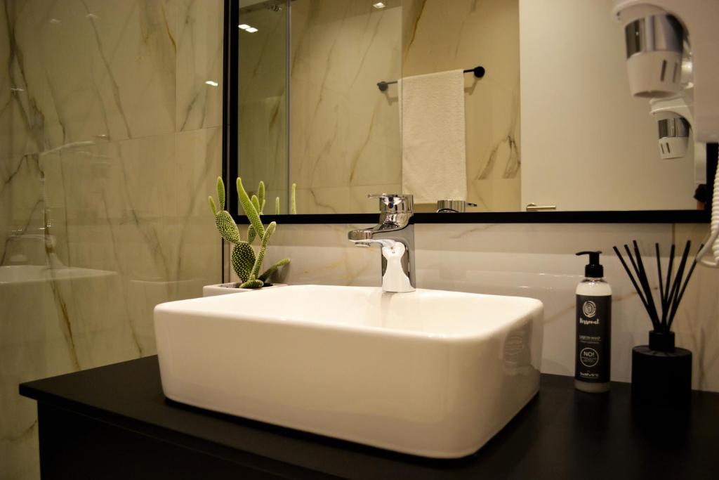 Koupelna v ubytování ArtNest Luxury Hotel & Suites