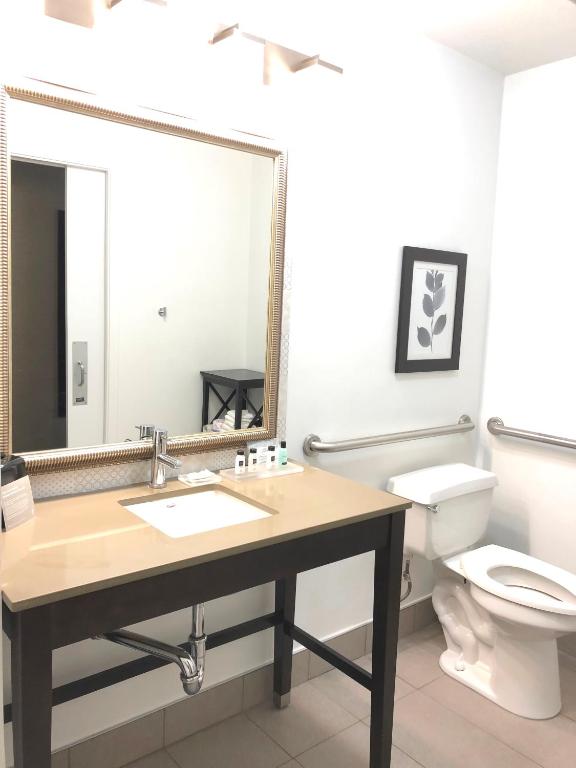 Country Inn & Suites by Radisson, San Jose International Airport, CA photo
