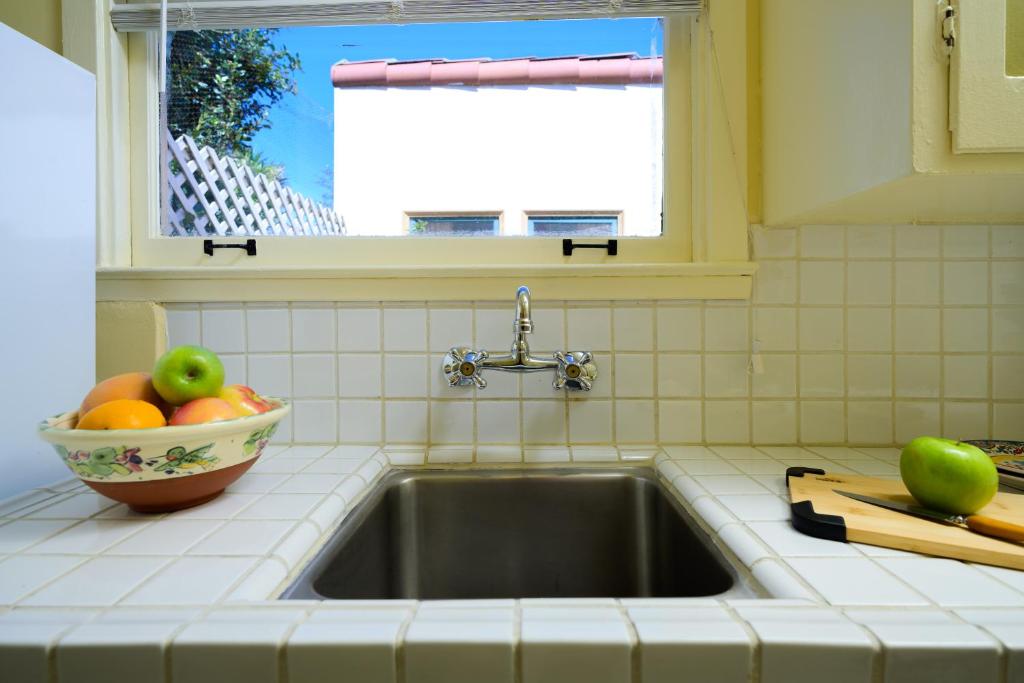 Marina Motel - Habitación Del Patio Con Dos Camas Dobles Y Cocina