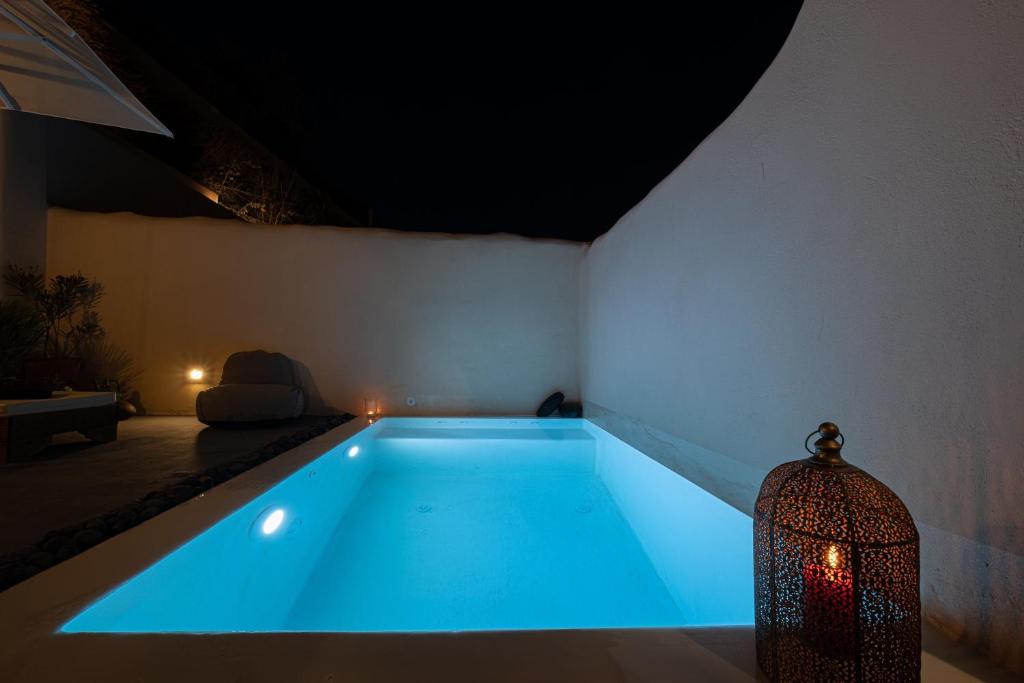 Bazén v ubytování Abelis Canava Luxury Suites nebo v jeho okolí