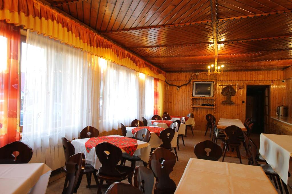 Reštaurácia alebo iné gastronomické zariadenie v ubytovaní Willa Borowik