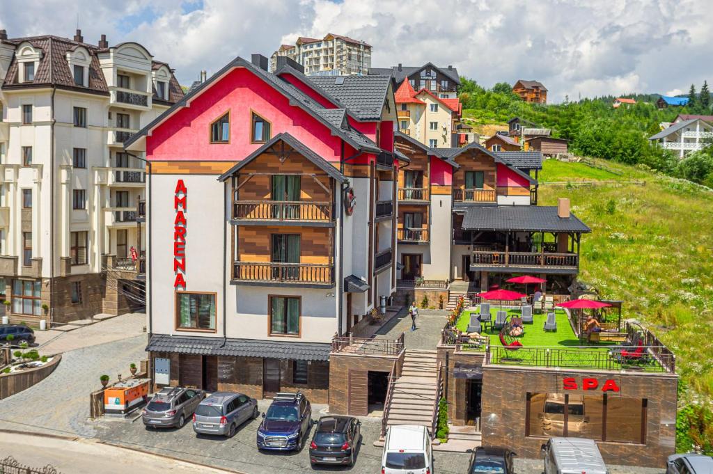 Galería fotográfica de Amarena SPA Hotel - Breakfast included in the price Spa Swimming pool Sauna Hammam Jacuzzi Restaurant inexpensive and delicious food Parking area Barbecue 400 m to Bukovel Lift 1 room and cottages en Bukovel
