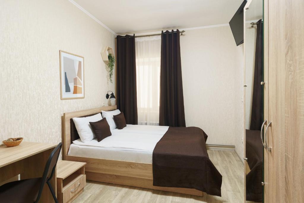 מיטה או מיטות בחדר ב-Отель Южный Двор
