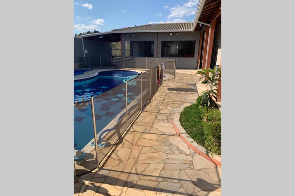  Chácara - Casa condomínio fechado com piscina aquecida