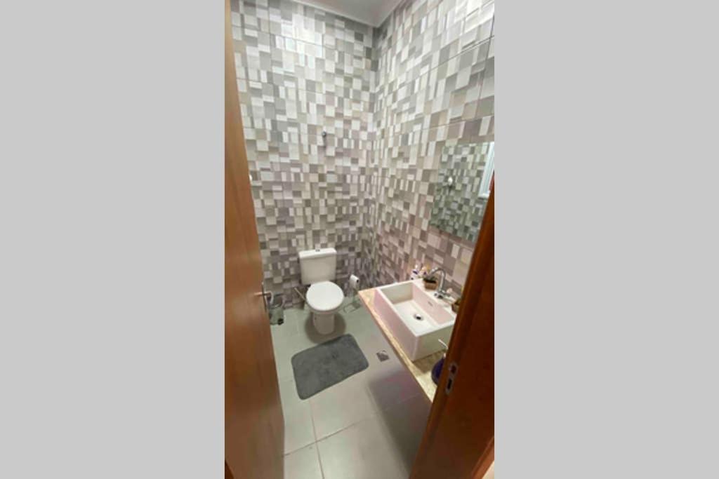  Chácara - Casa condomínio fechado com piscina aquecida