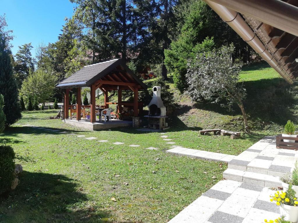 Fotografia z galérie ubytovania Detached house at 100m distance of the lake v destinácii Lokve