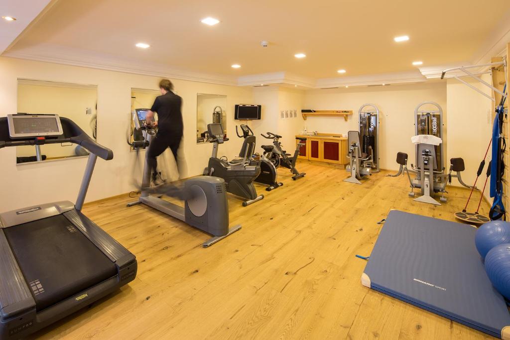 a woman in a gym with exercise equipment at Hotel Zum Schwarzen Bären in Emmersdorf an der Donau