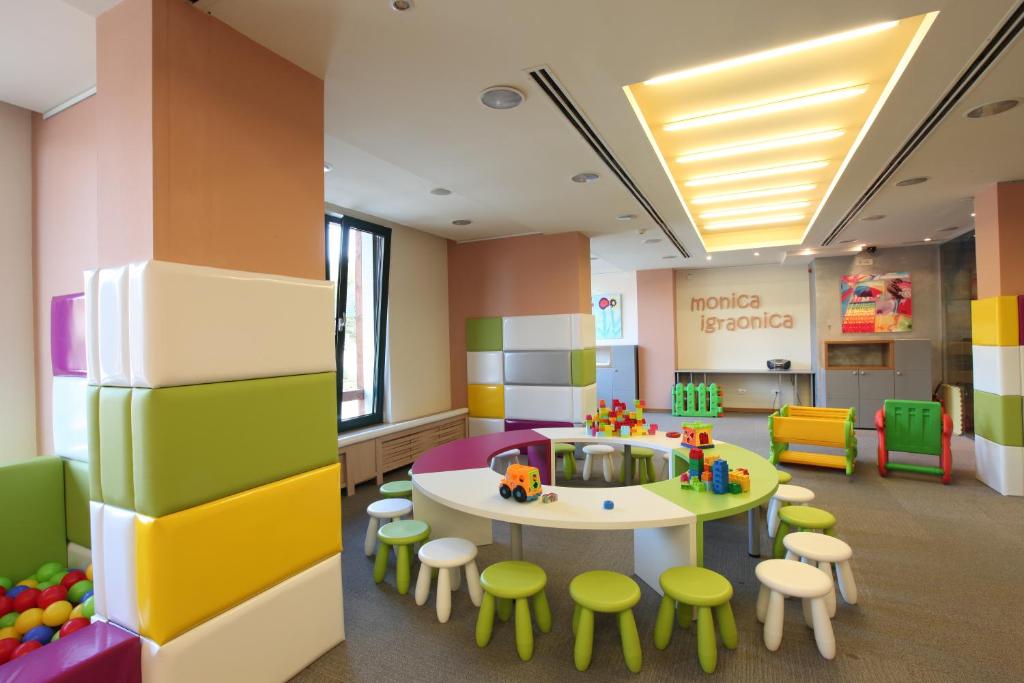 Prostor za sedenje u objektu Mona Plaza Zlatibor