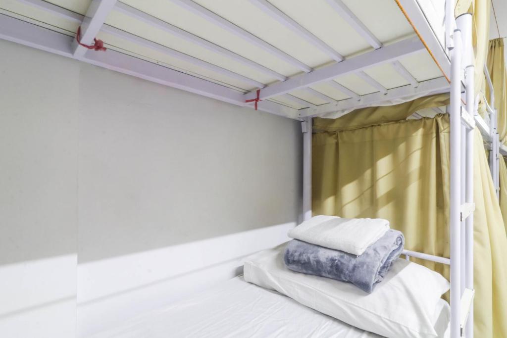Postel nebo postele na pokoji v ubytování ARK Hostel City Center Manila