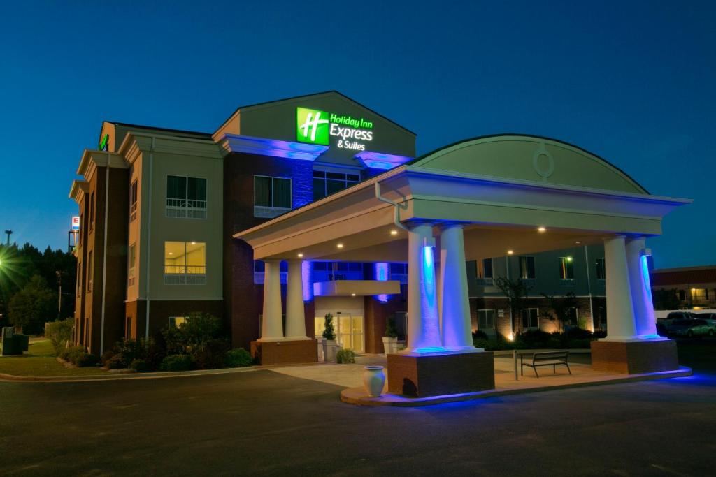a building with a gazebo in front of it at Holiday Inn Express & Suites Brookhaven by IHG in Brookhaven