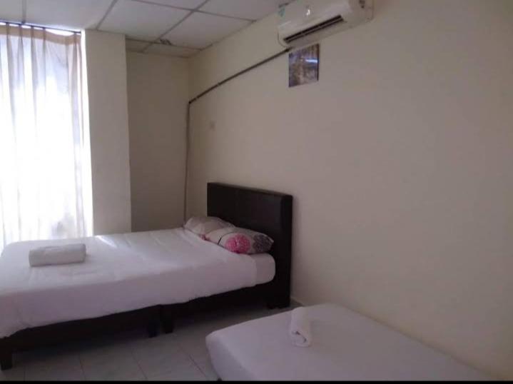 Postel nebo postele na pokoji v ubytování Hotel Tropicanna Pulai Point
