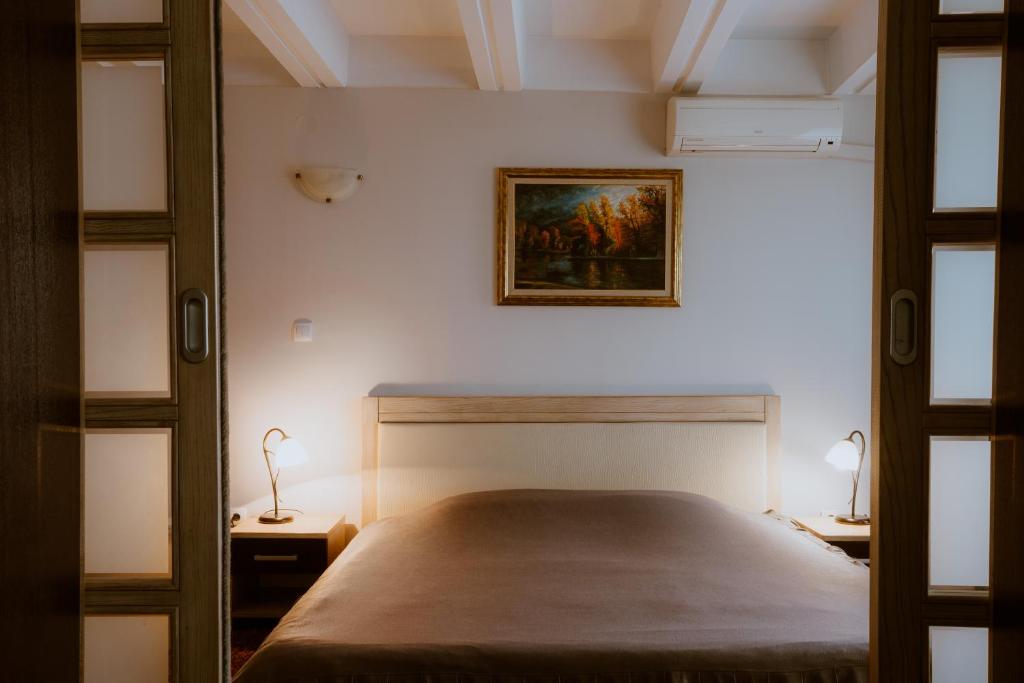 Ліжко або ліжка в номері Medical and Spa Centre Merkur