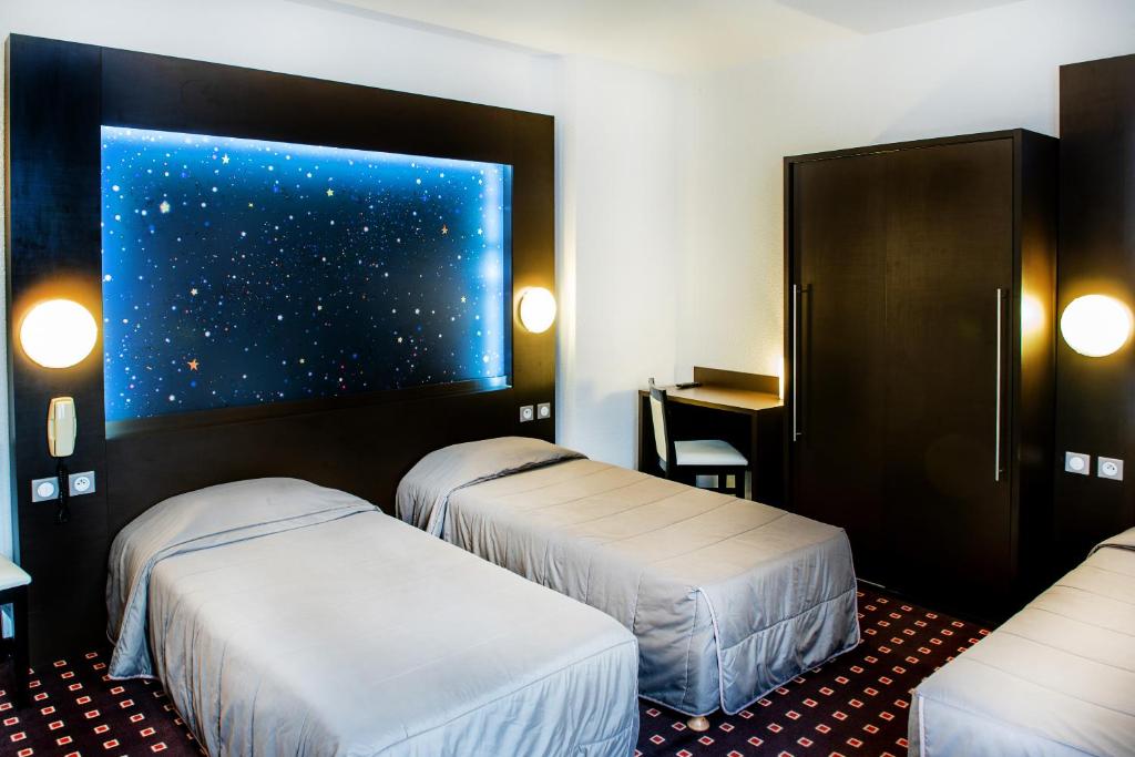 Postel nebo postele na pokoji v ubytování Hôtel Stella