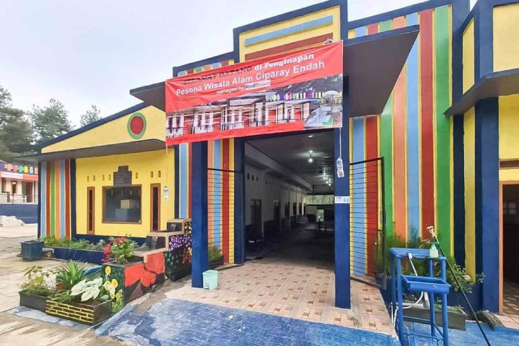 Pesona Wisata Alam Ciparay Endah