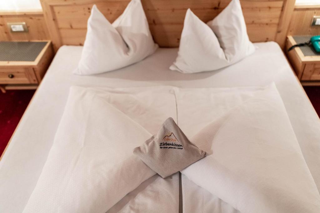 Łóżko lub łóżka w pokoju w obiekcie Almhotel Glieshof