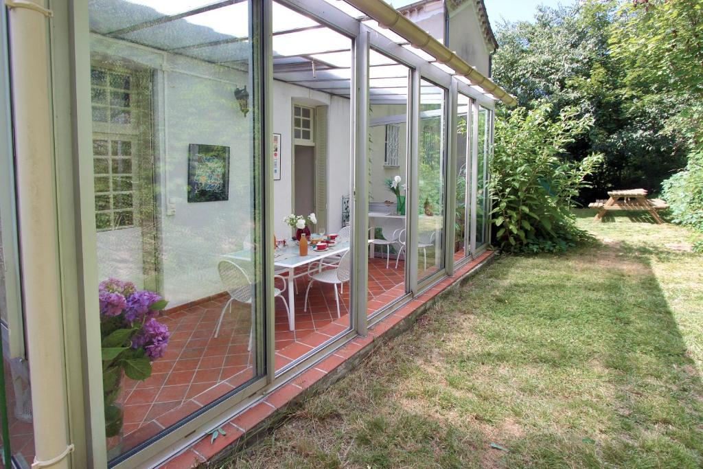Zahrada ubytování Villa Aimée Luxury Apartments with Heated Pool