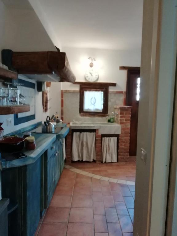 Kuchyň nebo kuchyňský kout v ubytování Cascina Bricco