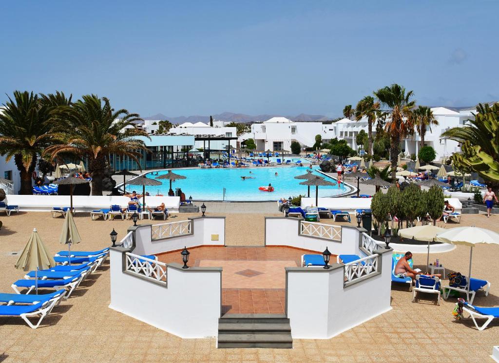 Bazén v ubytování Hotel Floresta nebo v jeho okolí