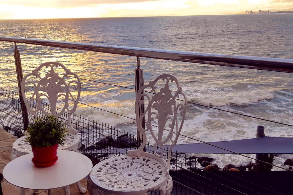 185 on BEACH Boutique Suites - 