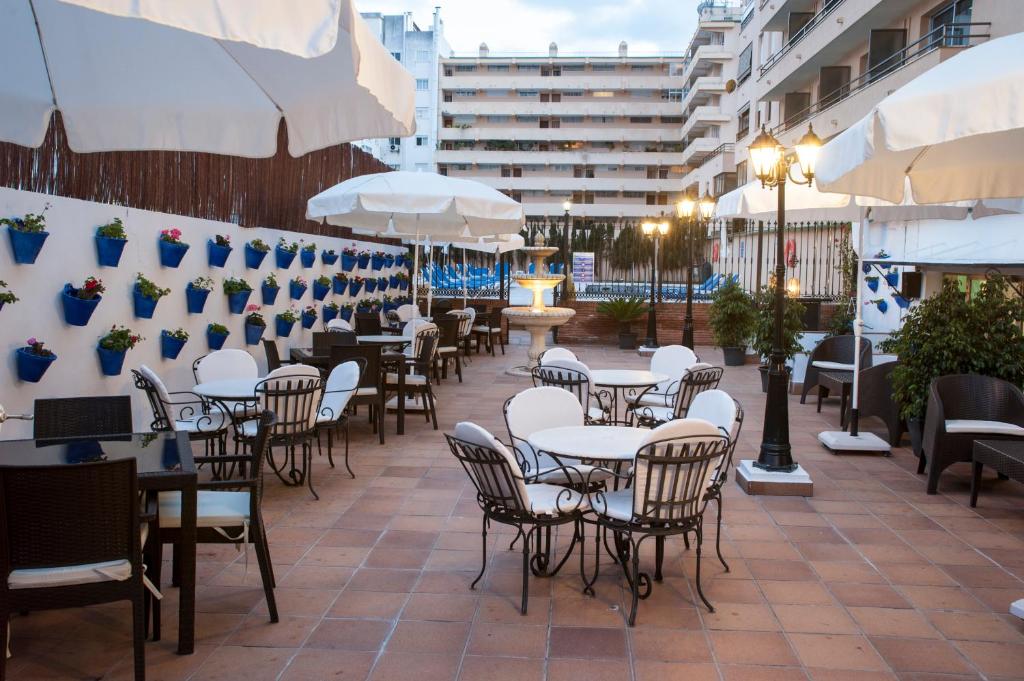 Restaurace v ubytování Hotel El Faro Marbella