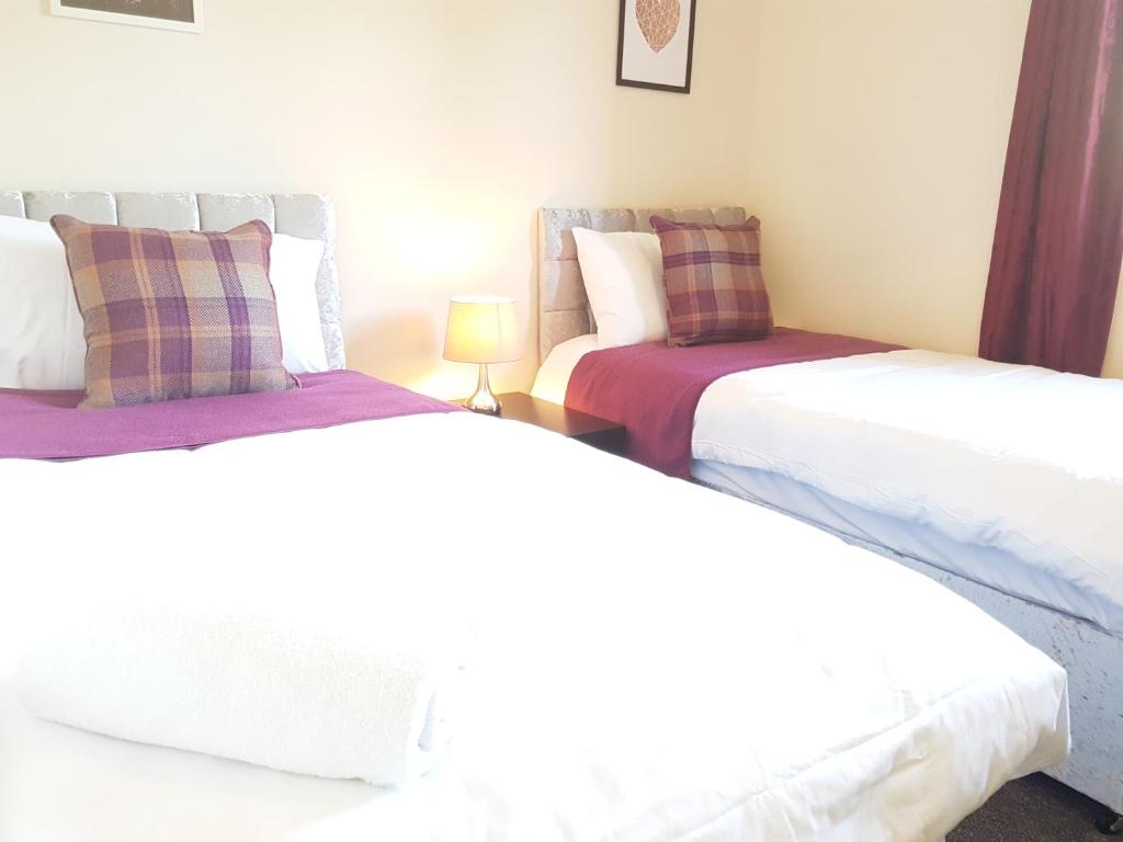 Oceana Accommodation- Vokes House, Southampton, whole property, sleeps 6, parking