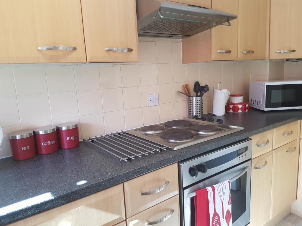 Oceana Accommodation- Vokes House, Southampton, whole property, sleeps 6, parking