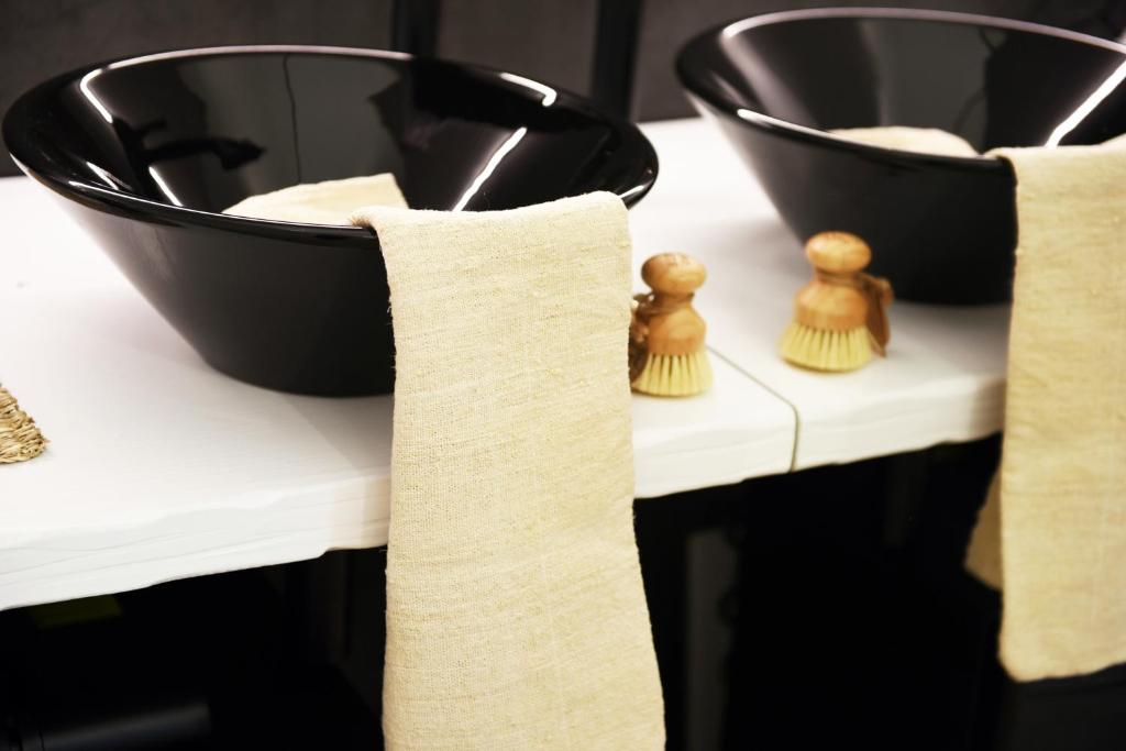 a counter with two bowls and two wooden figurines on it at Arya Nobile Dimora in Carovigno